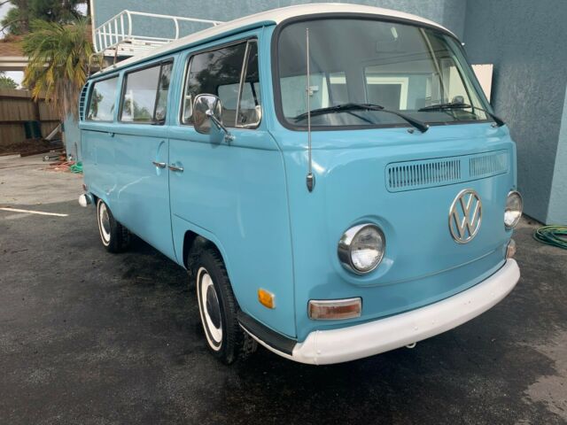 Volkswagen Bus/Vanagon 1971 image number 28