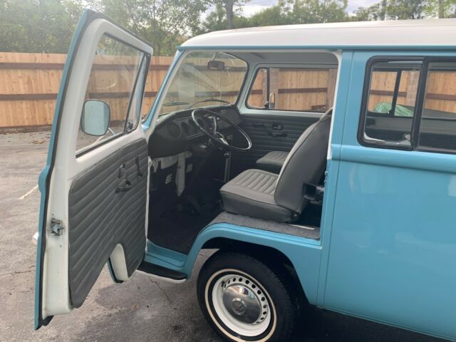 Volkswagen Bus/Vanagon 1971 image number 31