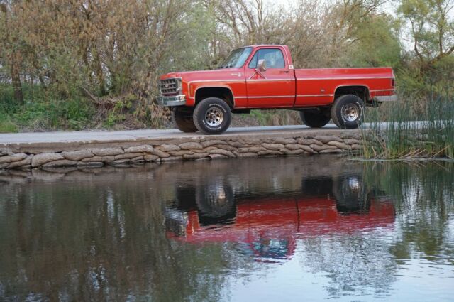 Chevrolet C/K Pickup 1500 1977 image number 17