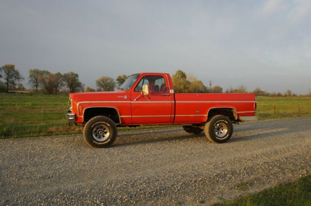 Chevrolet C/K Pickup 1500 1977 image number 2