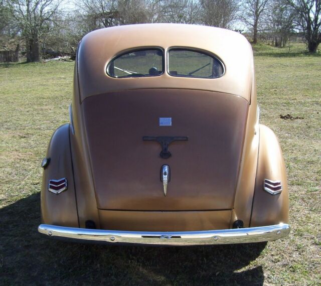 Ford Tudor 1940 image number 21