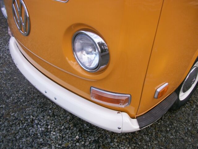 Volkswagen Bus/Vanagon 1972 image number 29