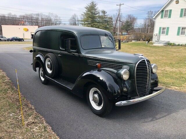 Ford Panel Delivery Truck 1939 image number 2