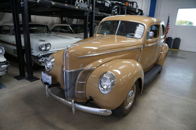 Ford 2 Door Sedan Deluxe 1940 image number 0