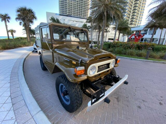 Toyota FJ Cruiser 1975 image number 1