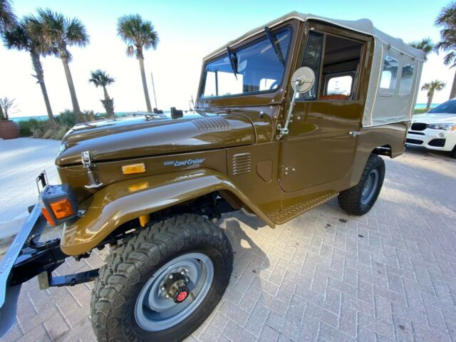 Toyota FJ Cruiser 1975 image number 22