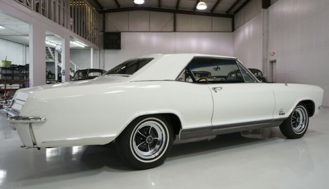 Buick Riviera 1965 image number 23