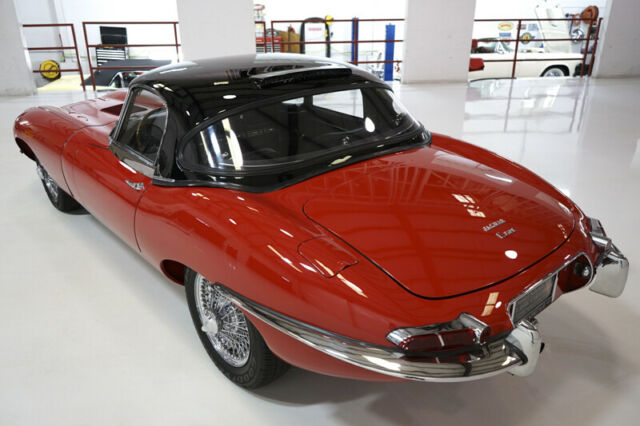 Jaguar E-Type 1967 image number 23