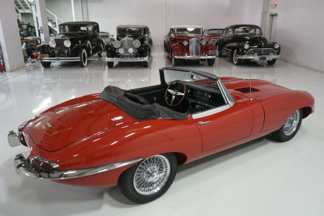 Jaguar E-Type 1967 image number 32