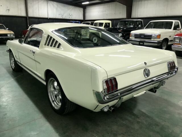 Ford Mustang 1966 image number 2