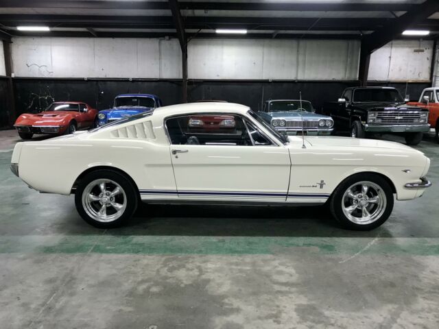 Ford Mustang 1966 image number 29