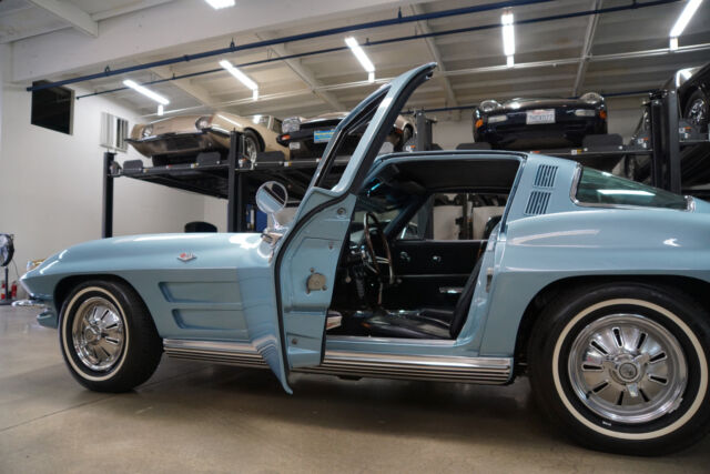 Chevrolet Corvette 327/365HP L76 V8 4 spd Coupe with AC 1964 image number 20