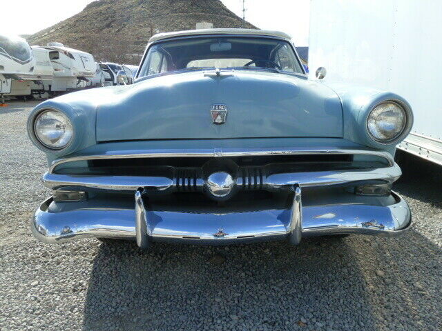 Ford Crestline 1953 image number 0