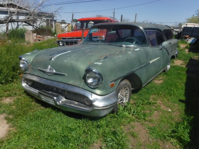 Oldsmobile Eighty-Eight 1957 image number 1