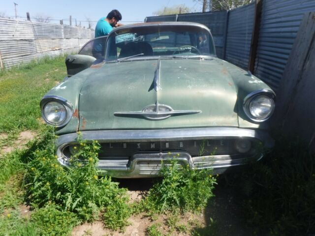 Oldsmobile Eighty-Eight 1957 image number 3