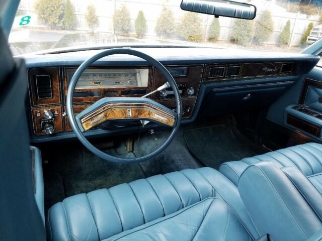 Lincoln Continental 1979 image number 32