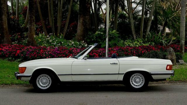 Mercedes-Benz SL-Class 1972 image number 23