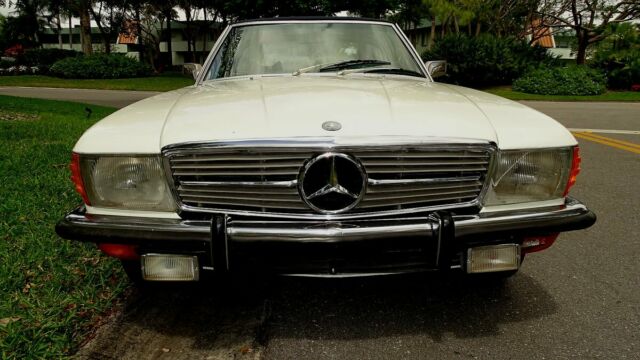 Mercedes-Benz SL-Class 1972 image number 39