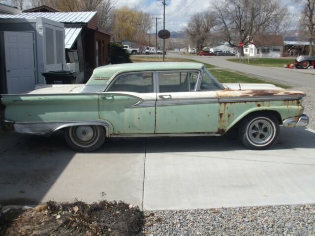 Ford Galaxie 1959 image number 0