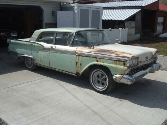 Ford Galaxie 1959 image number 2