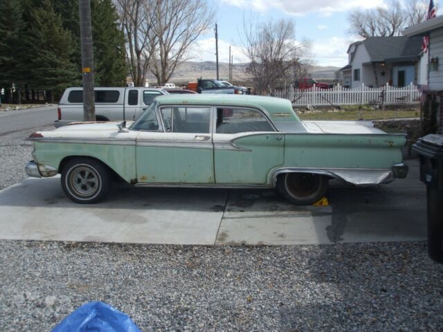 Ford Galaxie 1959 image number 28