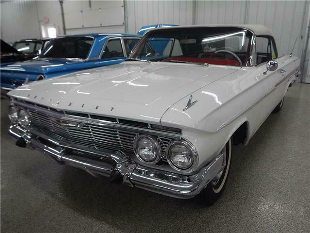 Chevrolet Impala 1961 image number 1