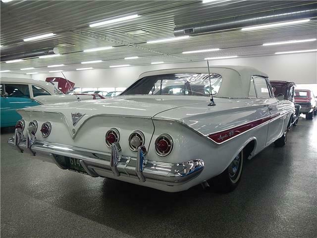 Chevrolet Impala 1961 image number 16