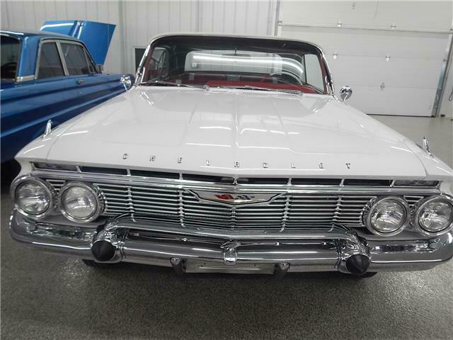 Chevrolet Impala 1961 image number 2