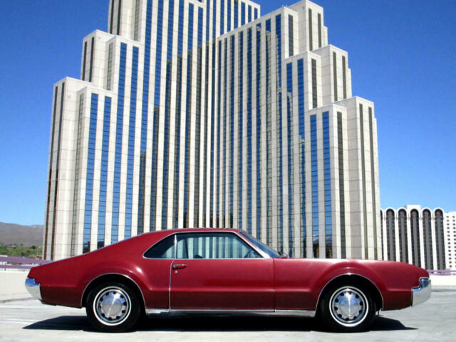 Oldsmobile Toronado 1967 image number 1