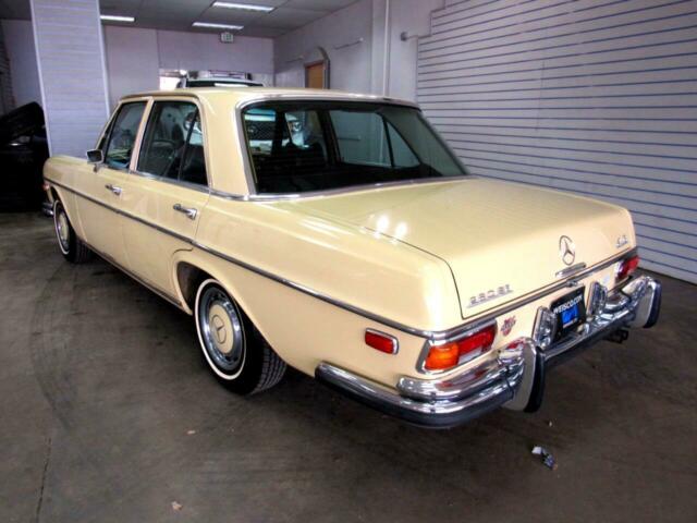 Mercedes-Benz 200-Series 1972 image number 27