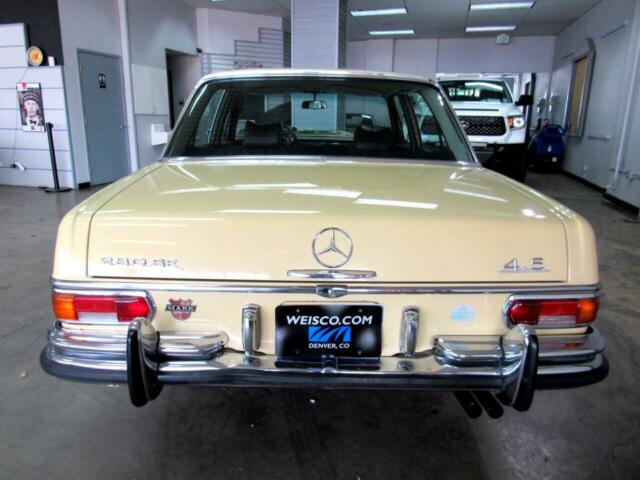 Mercedes-Benz 200-Series 1972 image number 5