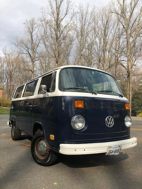 Volkswagen Bus/Vanagon 1974 image number 2