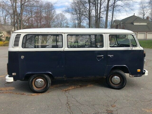 Volkswagen Bus/Vanagon 1974 image number 30