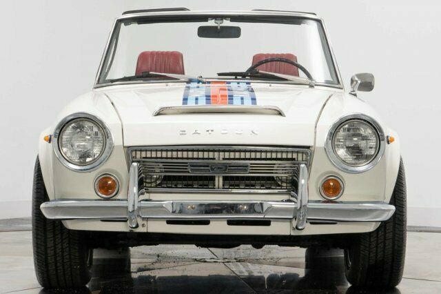 Datsun 2000 1969 image number 2