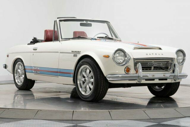 Datsun 2000 1969 image number 25