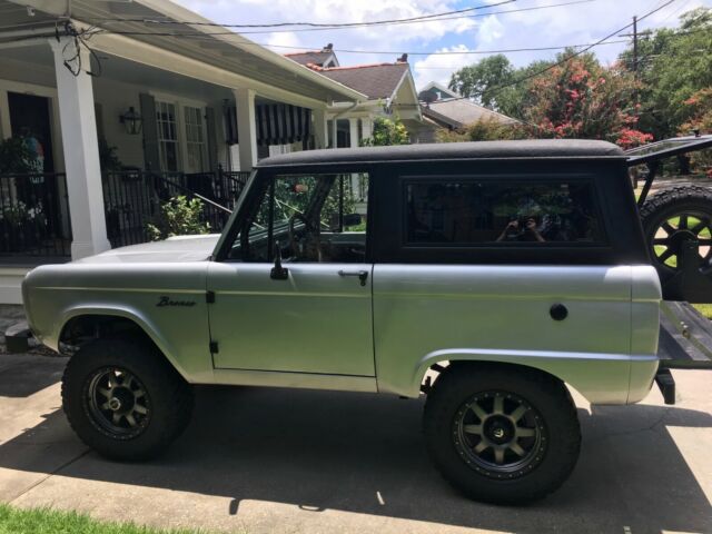 Ford Bronco 1969 image number 2