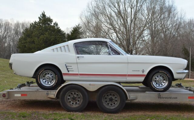 Ford Mustang 1965 image number 28