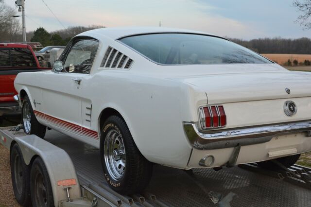 Ford Mustang 1965 image number 34