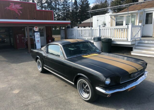 Ford Mustang 1965 image number 2