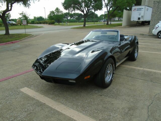 Chevrolet Corvette 1974 image number 2