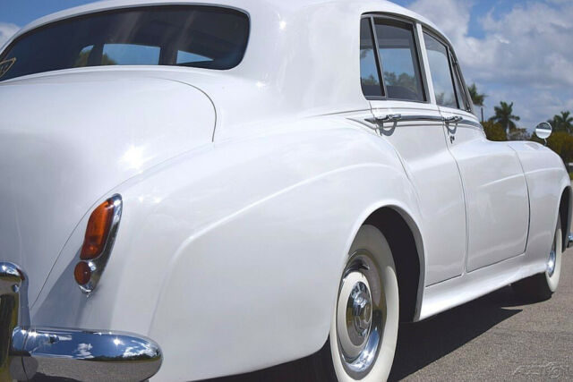 Rolls-Royce Silver Cloud 1958 image number 15