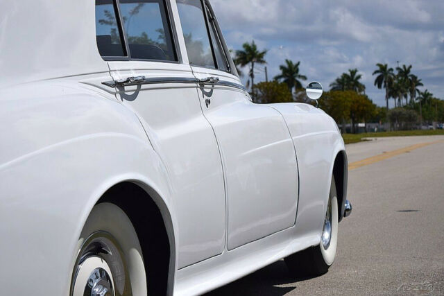 Rolls-Royce Silver Cloud 1958 image number 16