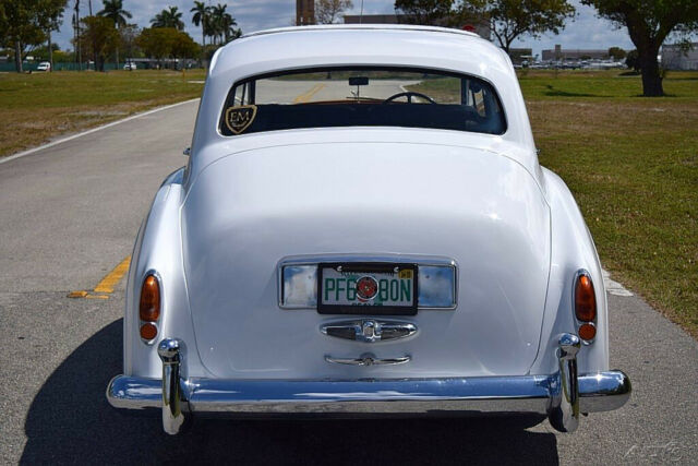 Rolls-Royce Silver Cloud 1958 image number 18