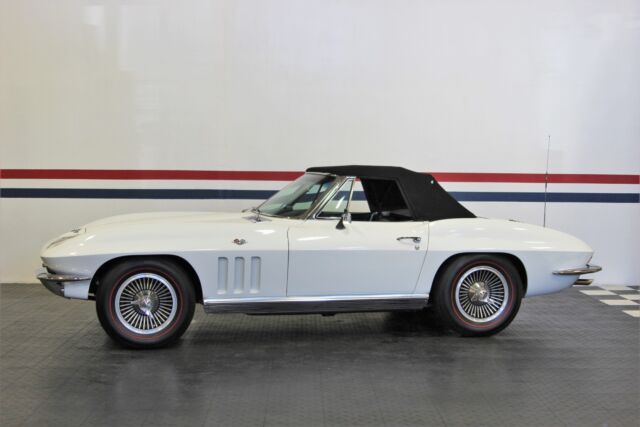 Chevrolet Corvette 1966 image number 11