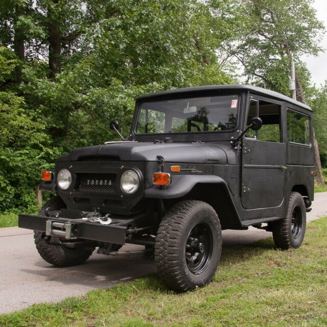 Toyota FJ-40 1971 image number 25