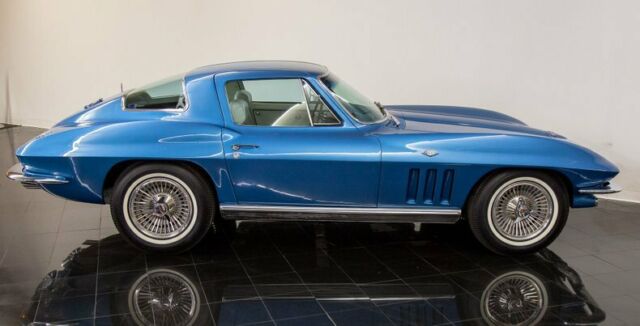 Chevrolet Corvette 1966 image number 10