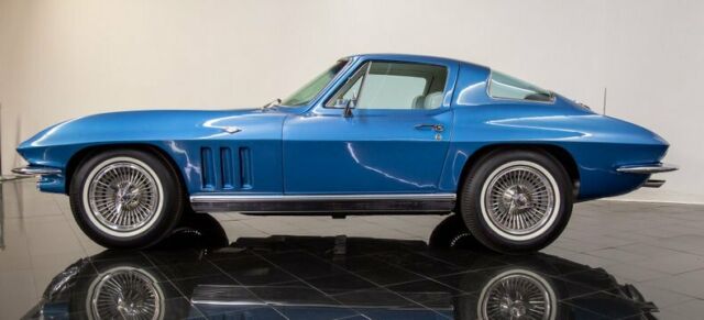 Chevrolet Corvette 1966 image number 27