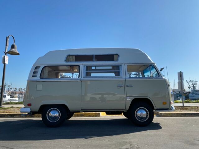 Volkswagen Bus/Vanagon 1972 image number 28