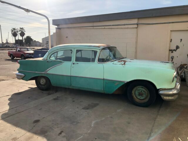 Oldsmobile Eighty-Eight 1956 image number 2