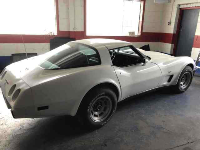 Chevrolet Corvette C3 1979 image number 32